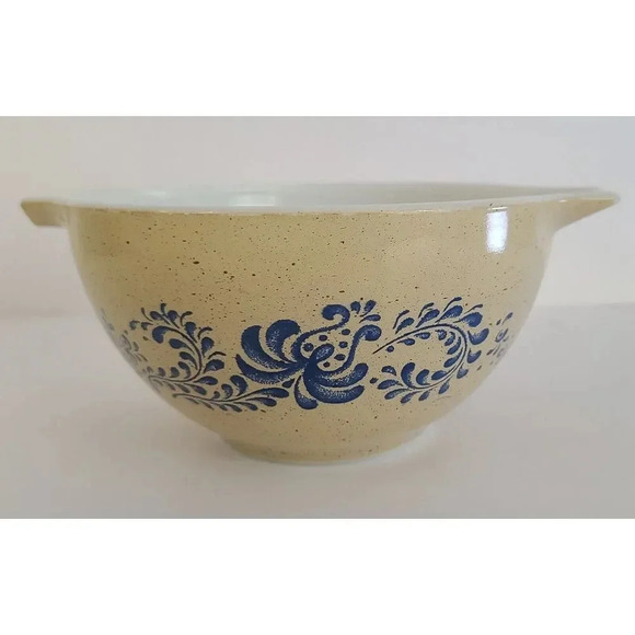 Vintage Cinderella Pyrex Corning Mixing Bowl # 441 Homestead, 750 ml - Picture 2 of 8